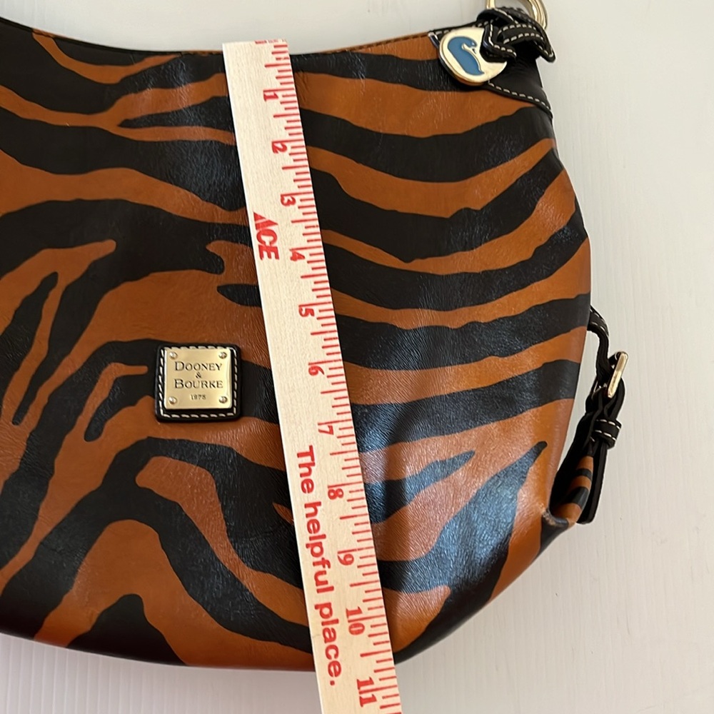 Authentic Vintage Dooney & Bourke Black Caramel Tiger Print Gold Shoulder Bag - Picture 14 of 15